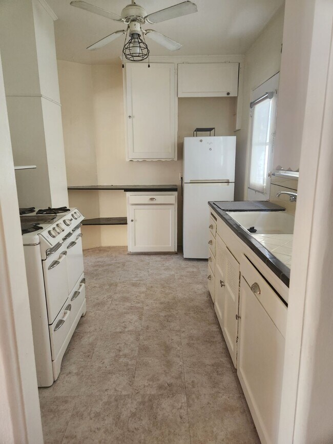 Building Photo - 610 Montana Ave