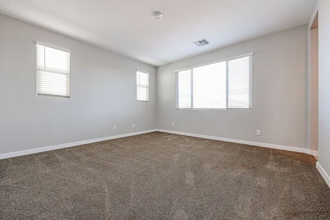 Building Photo - Available August 7th! Gated Community 4 Bedroom 3 Bathroom Home!