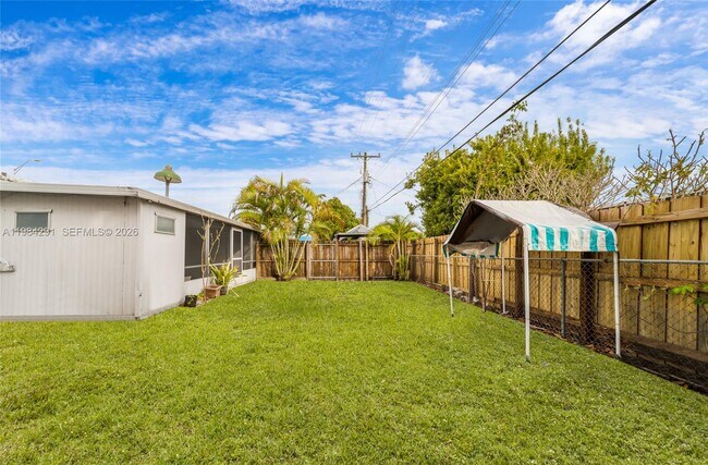 Building Photo - 27 Suffolk Ave