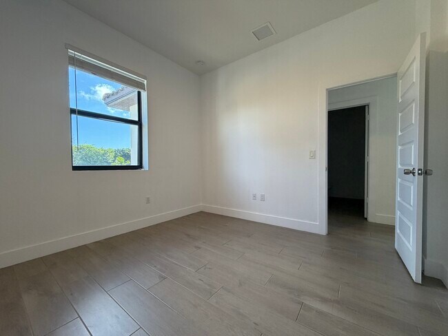 Building Photo - 329 Bella Sol Way