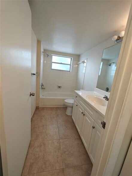 Building Photo - 8770 Royal Palm Blvd