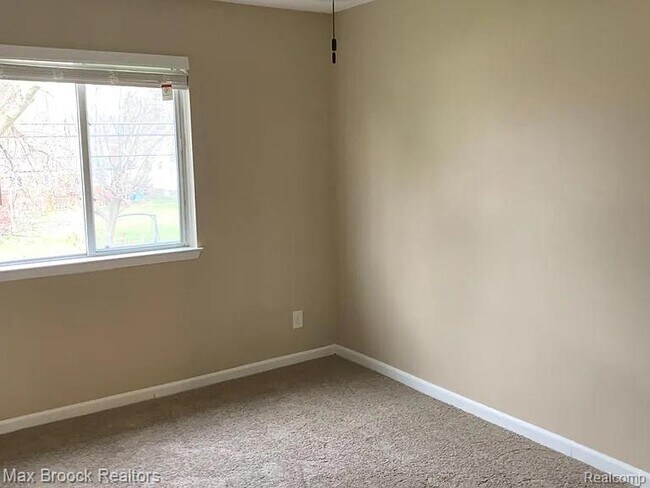 Building Photo - 42556 Plymouth Hollow Dr