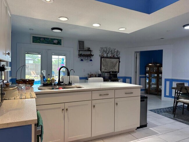 Building Photo - 818 Mendoza Dr
