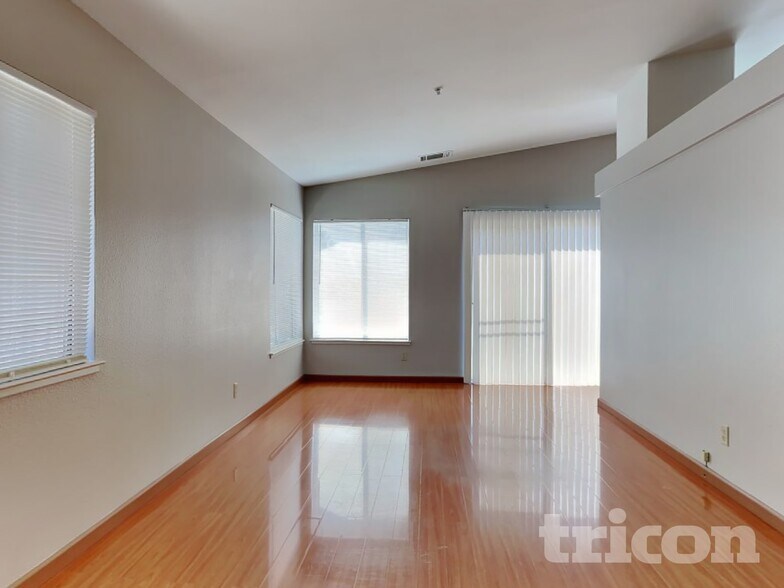 Building Photo - 213 Jana Way