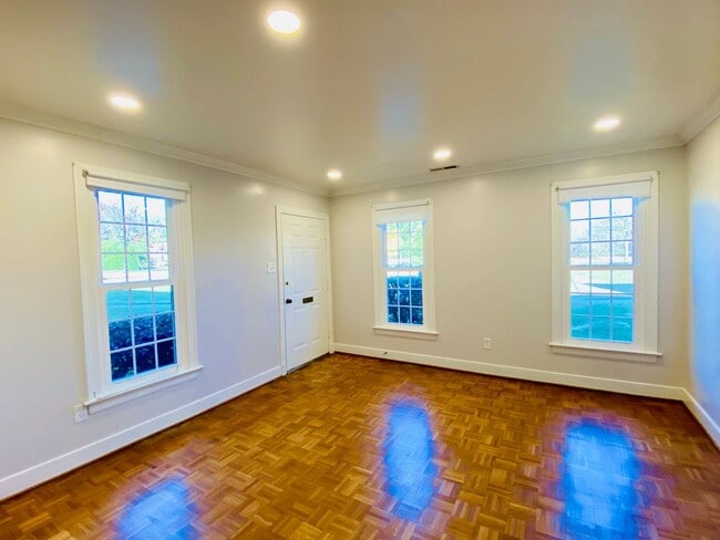 Building Photo - 3810 Hermitage Rd