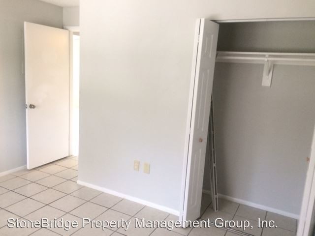 Building Photo - 2526 S Oak Ave