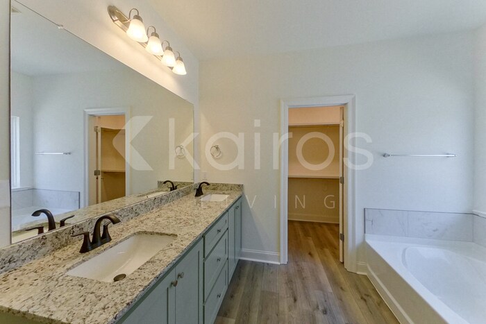 Building Photo - 7936 S Hendrick Dr