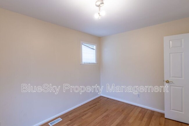 Building Photo - 158 Burnet St