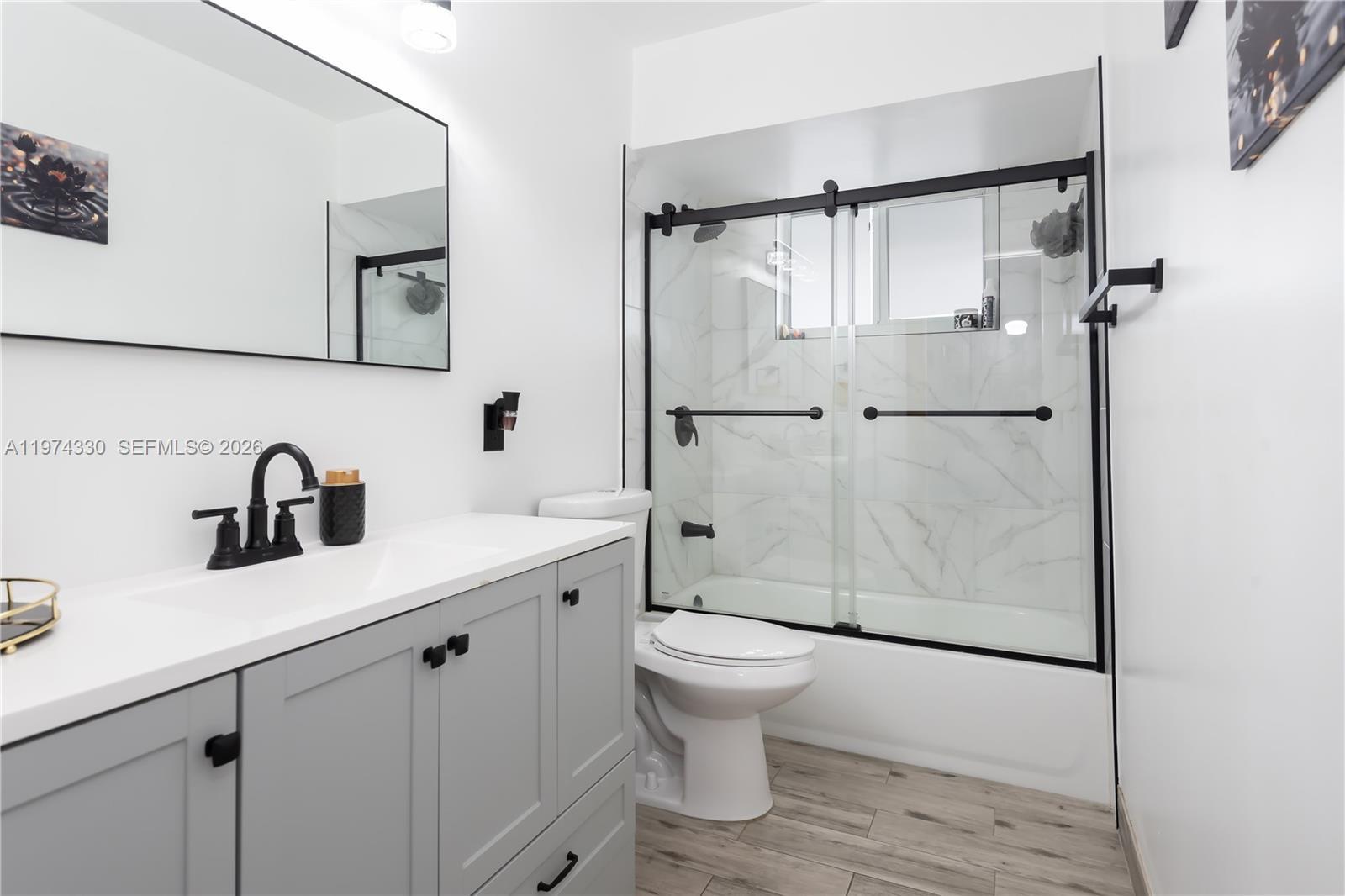 Building Photo - 5640 Hayes St