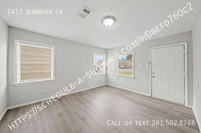 Building Photo - 1417 Jennifer Ln
