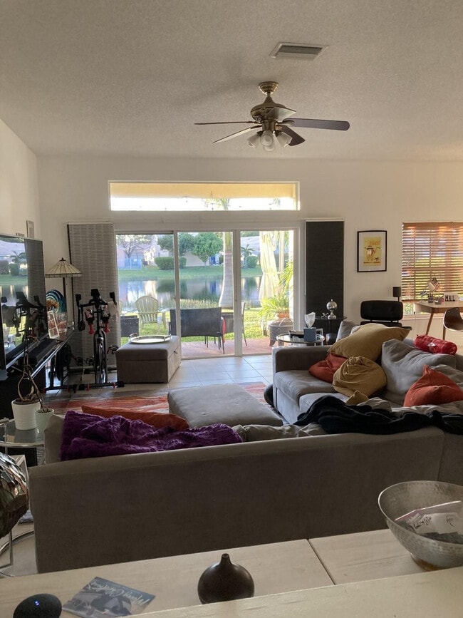 Building Photo - 4382 Fox Ridge Dr