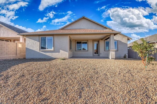 Building Photo - 1578 Chateau Dr