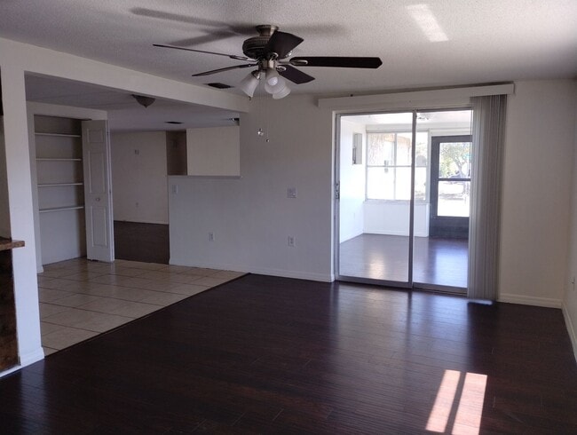 Building Photo - Charming 2BR / 2BA home with 1,455 sq ft of living space just minutes from the Gulf of America!