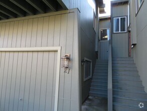 Building Photo - 3 bedroom, 2 bathroom in Scotts Valley