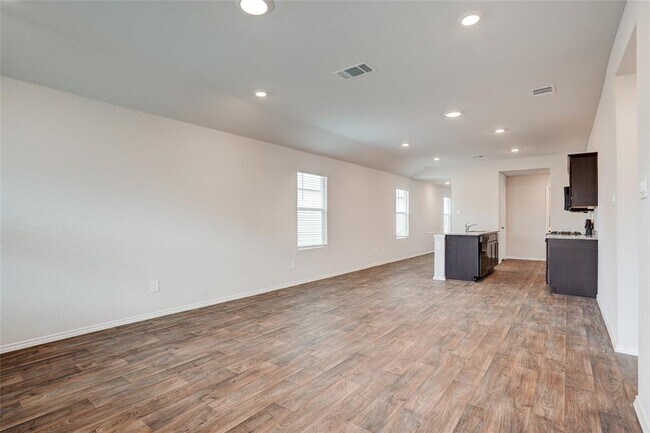 Building Photo - 121 Roanwood Dr