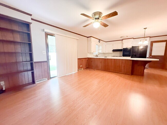 Building Photo - 3-Bedroom Home with Spacious Yard, Storage Shed & Natural Light