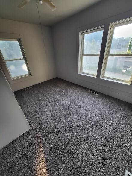 Building Photo - 378 W Division St