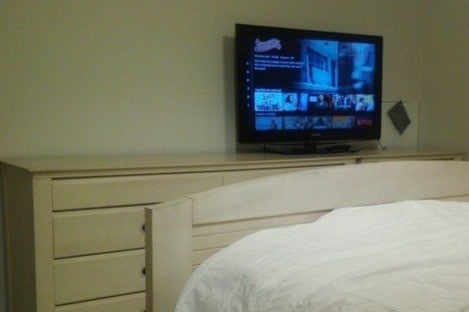 TV + Netflix service - 48 Benefit St