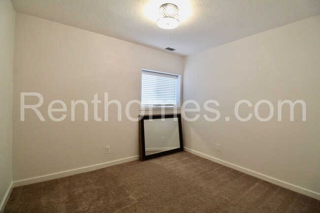 Building Photo - 2528 Navarra Dr