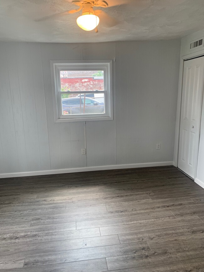 Building Photo - 129 Locarna Way