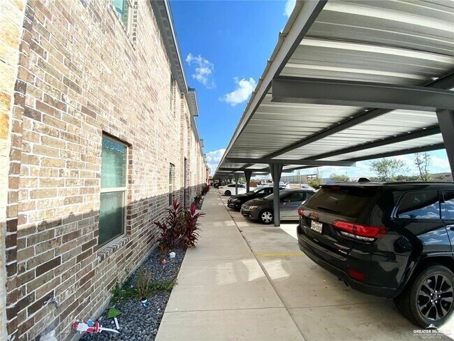 Building Photo - 9 Humming Bird Ct