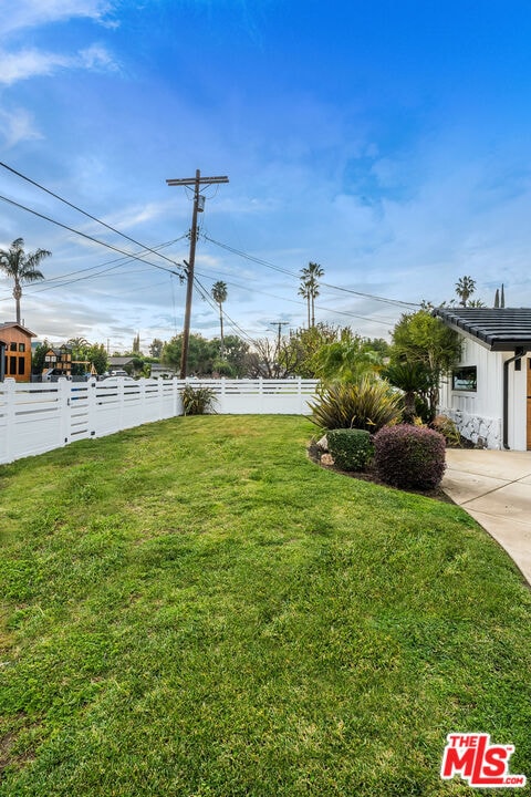 Building Photo - 16517 Hartsook St