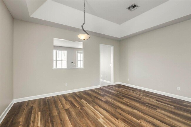 Building Photo - 3570 Four Oaks Blvd