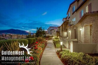 Building Photo - Gorgeous 2Bdm 2.5Ba Custom Model Townhouse in a Gated Community