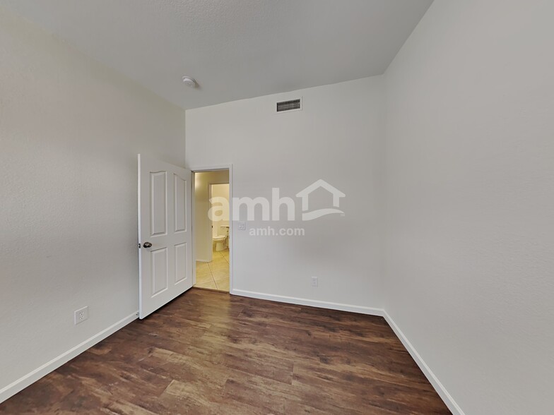 Building Photo - 2623 N 125th Dr