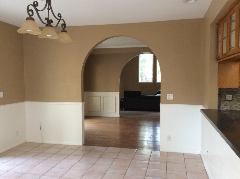 Family room off kitchen - 19251 Oxnard St