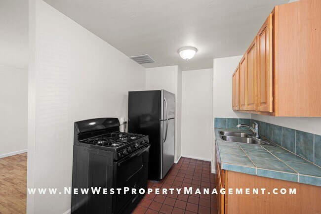 Building Photo - 547 22nd St