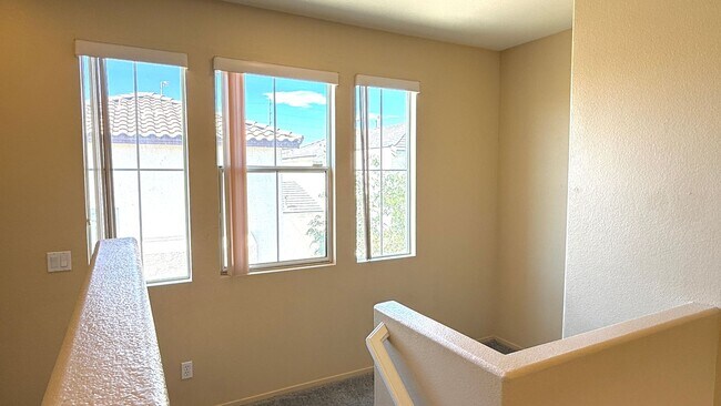 Building Photo - 1013 Shades End Ave