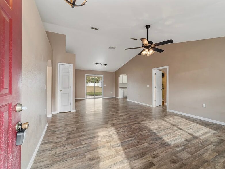 Building Photo - 6930 Bahia Rd