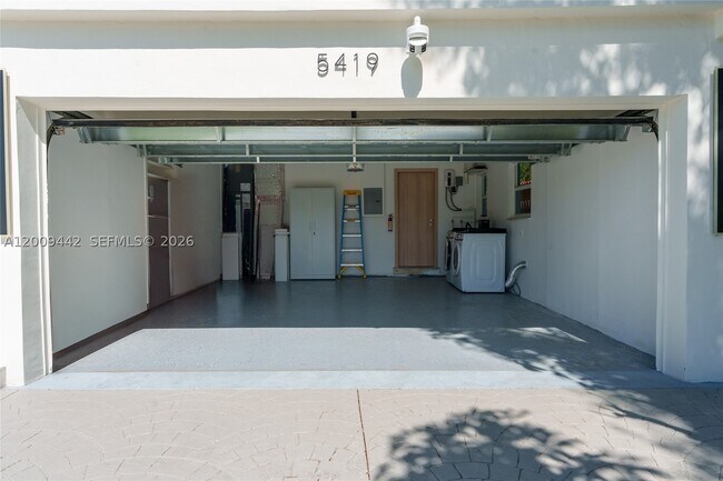 Building Photo - 5419 NE 22nd Terrace