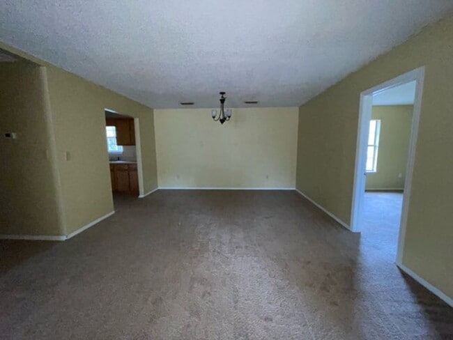 Building Photo - FOR RENT