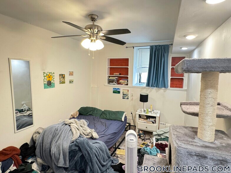 Building Photo - 1064 Beacon St
