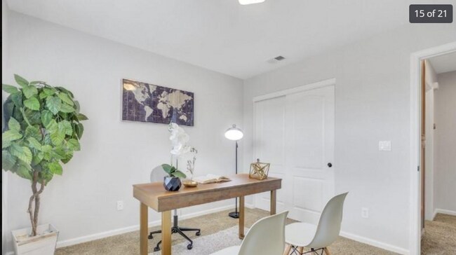 Building Photo - End Unit Townhome with Privacy and Lots of...