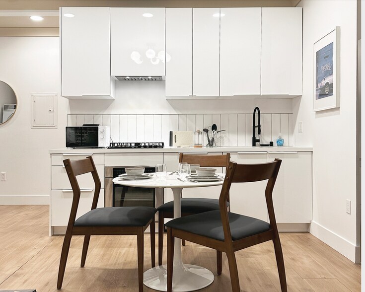 Building Photo - 1448 N Fuller Ave