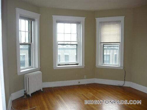 Building Photo - 1572 Commonwealth Ave