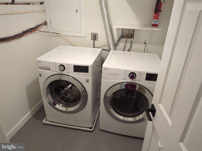 Building Photo - 1010 Bashford Ln