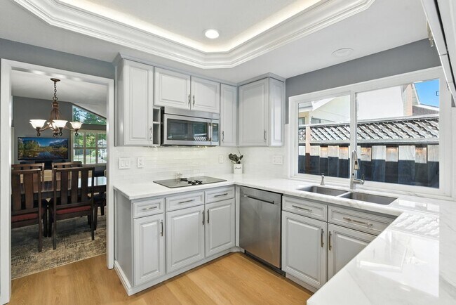 Building Photo - WILLOW GLEN - Beautifully updated with hig...
