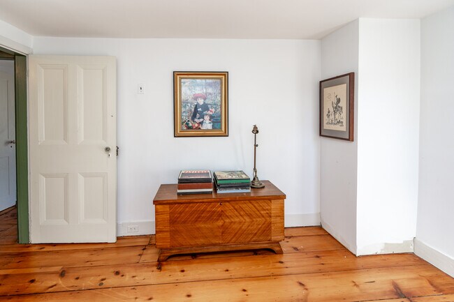 Building Photo - 45 York St