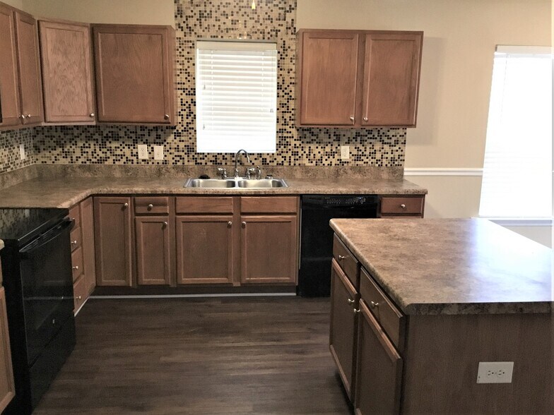 Building Photo - 4924 Lighthouse Ct