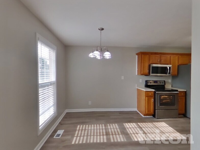 Building Photo - 1429 Cedar Springs Cir