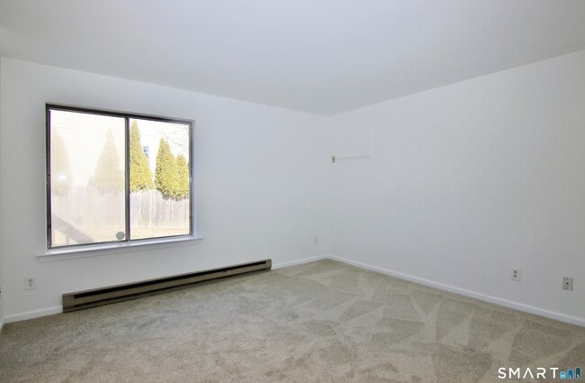 Building Photo - 15 Bungalow Park