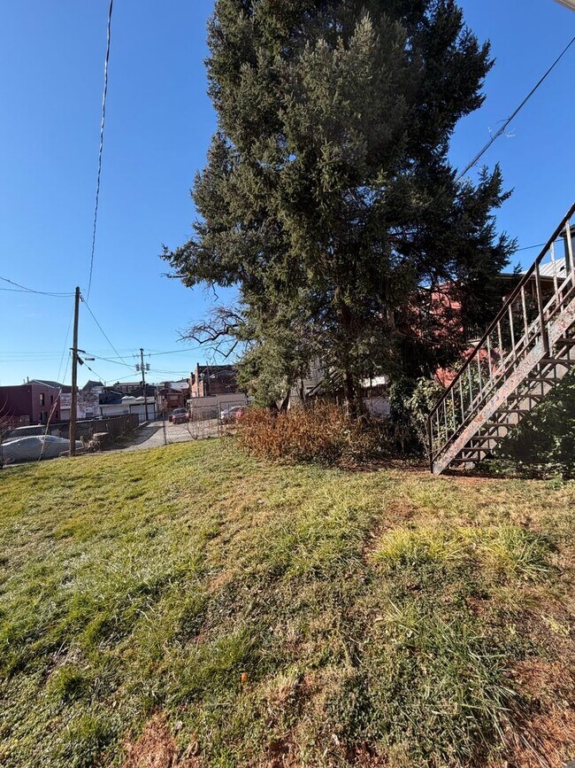 Building Photo - 210 S Duke St