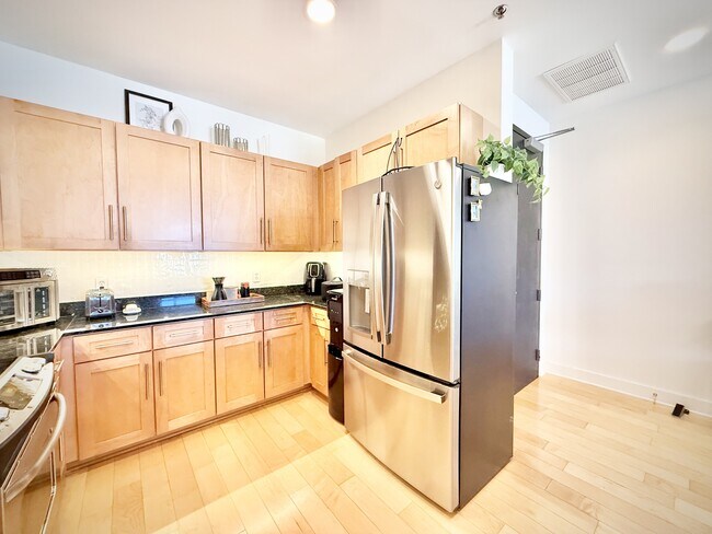 Building Photo - 444 N Central Ave