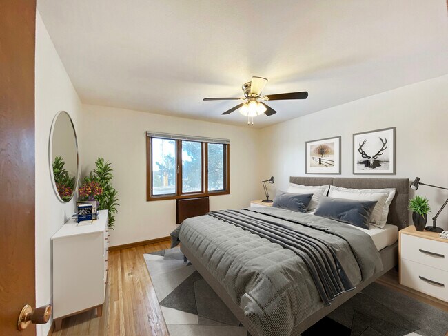 Building Photo - 722 Silver Lake Road NW