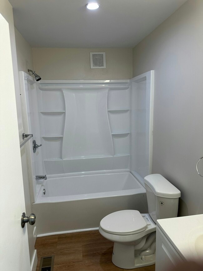 Building Photo - 523 Franklin Ave