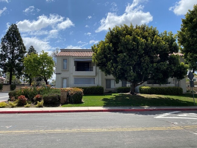 Building Photo - Mira Mesa Top Floor Dual Master Condo!